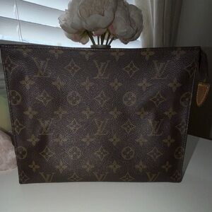Louis Vuitton Monogram Poche Toilette 26